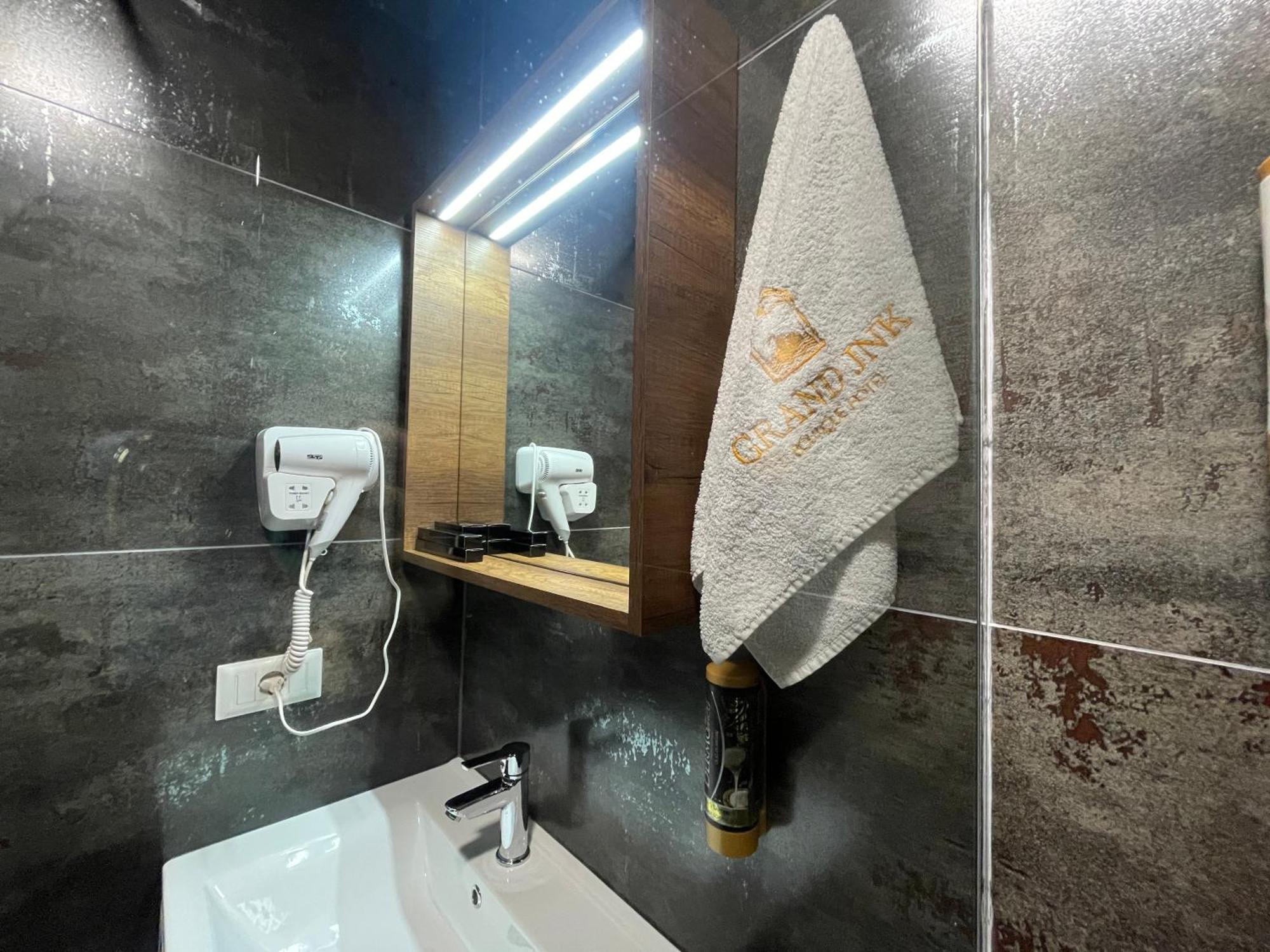 Grand Jnk Boutique Hotel Kukes Ngoại thất bức ảnh